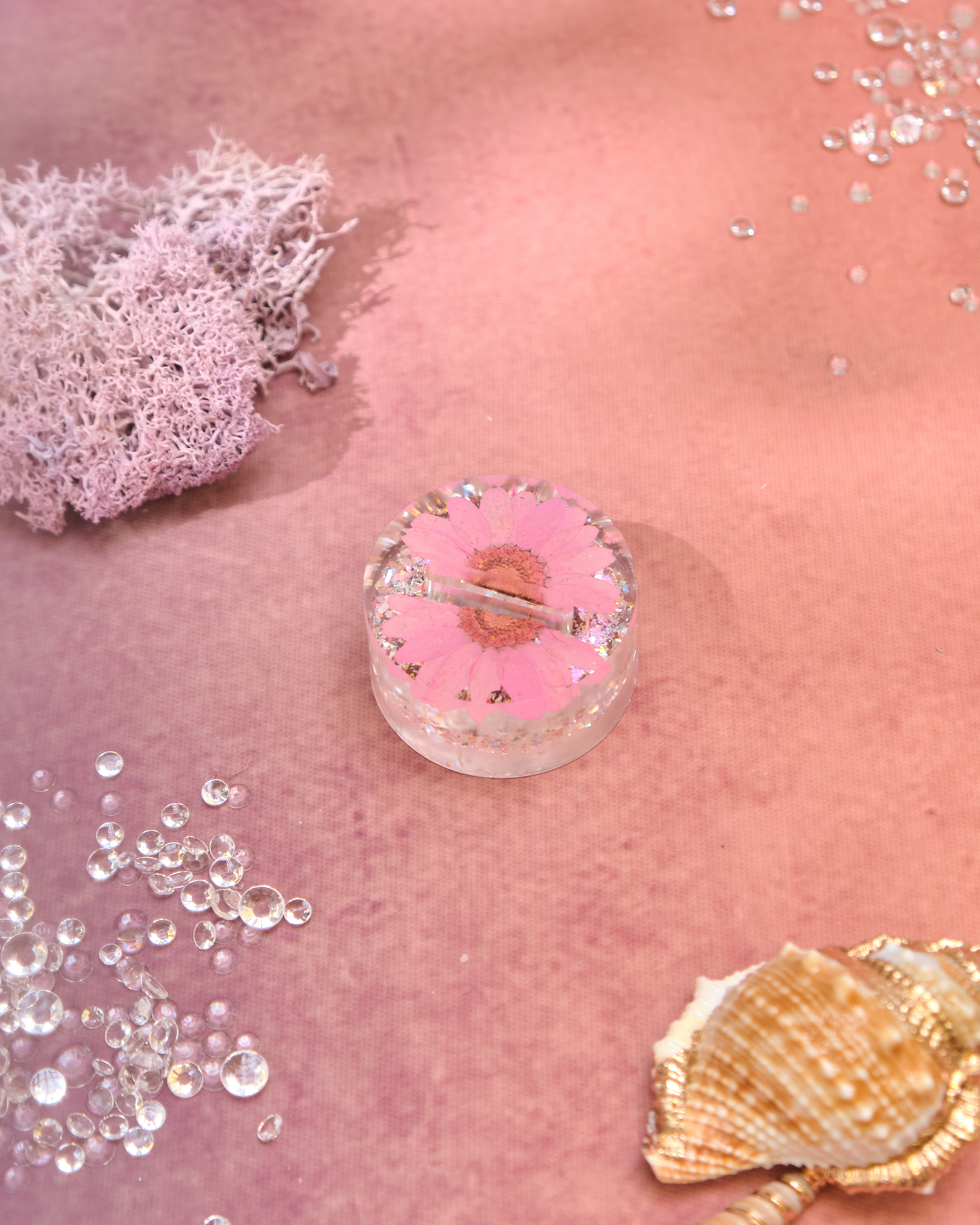 12919 Secret Garden Resin Ring Holder