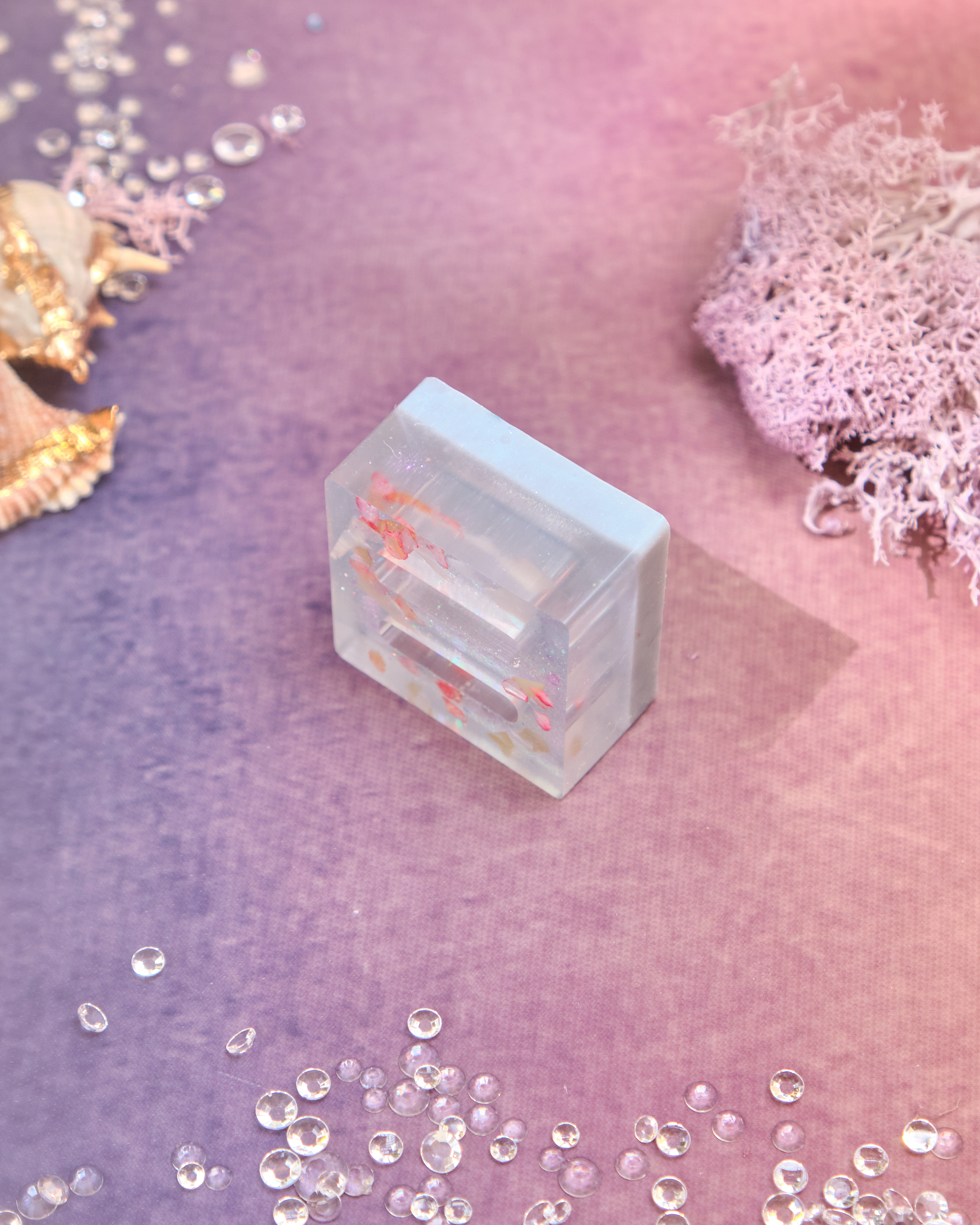 12920 Secret Garden Resin Ring Holder