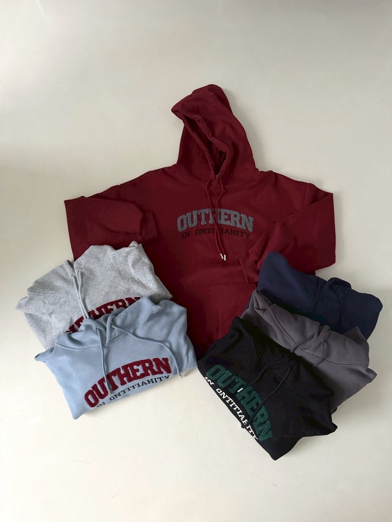 ＱＱ字母撞色連帽大學Tee