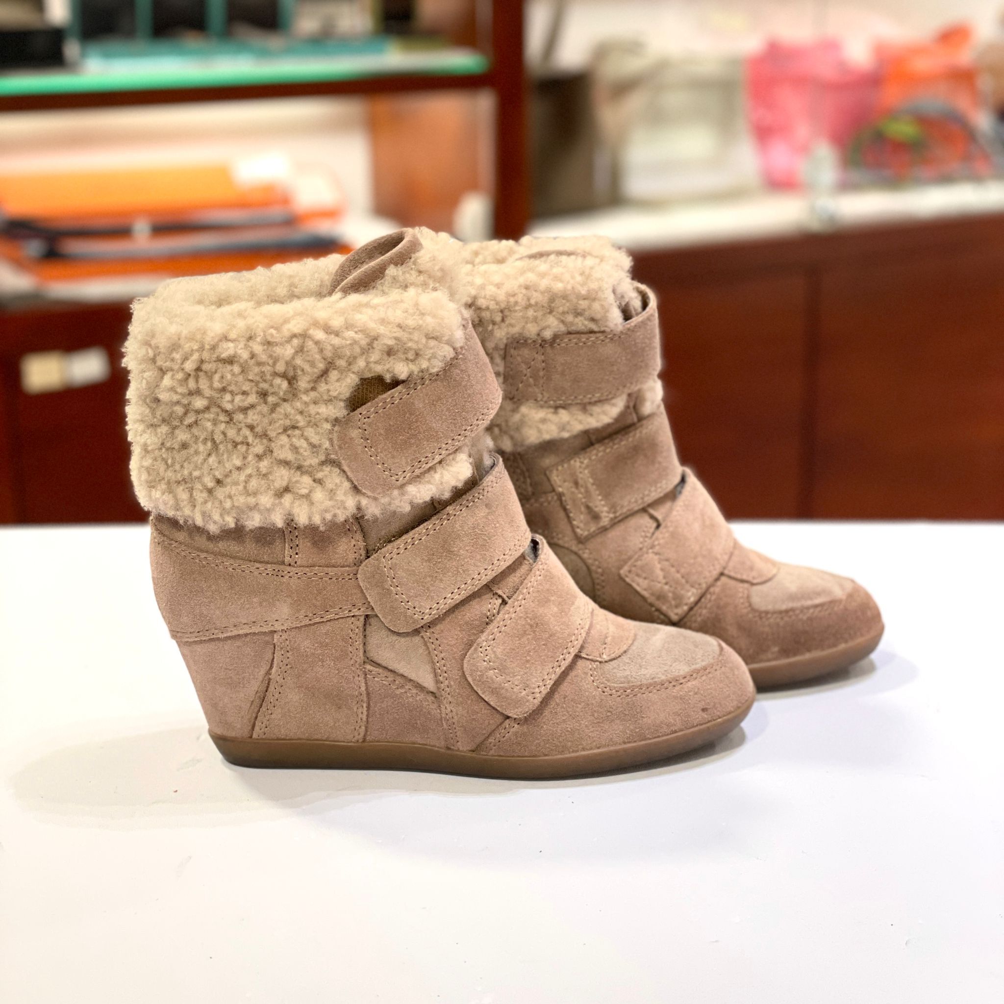 只有35碼~超級筍價!!! 98%NEW二手ASH BOOTS, 奶茶色麂皮鬆糕短靴 #香榭站正品