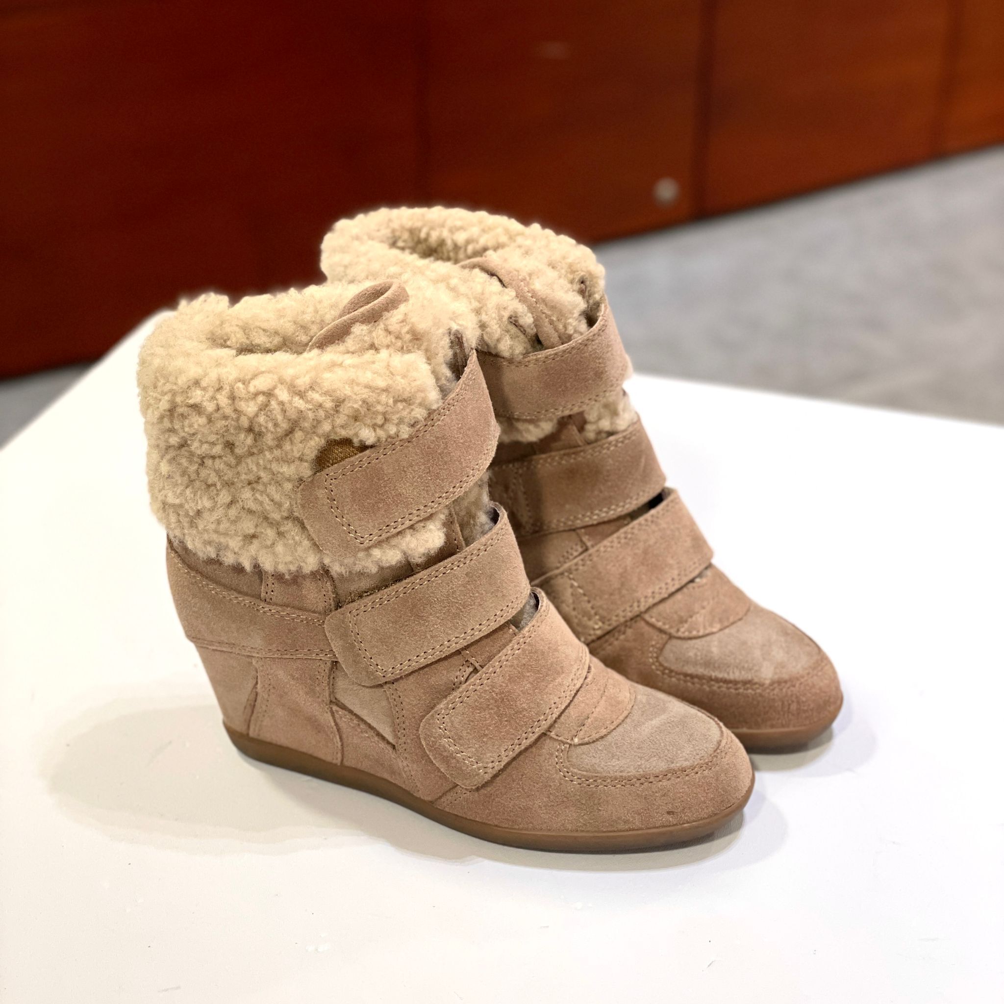 只有35碼~超級筍價!!! 98%NEW二手ASH BOOTS, 奶茶色麂皮鬆糕短靴 #香榭站正品