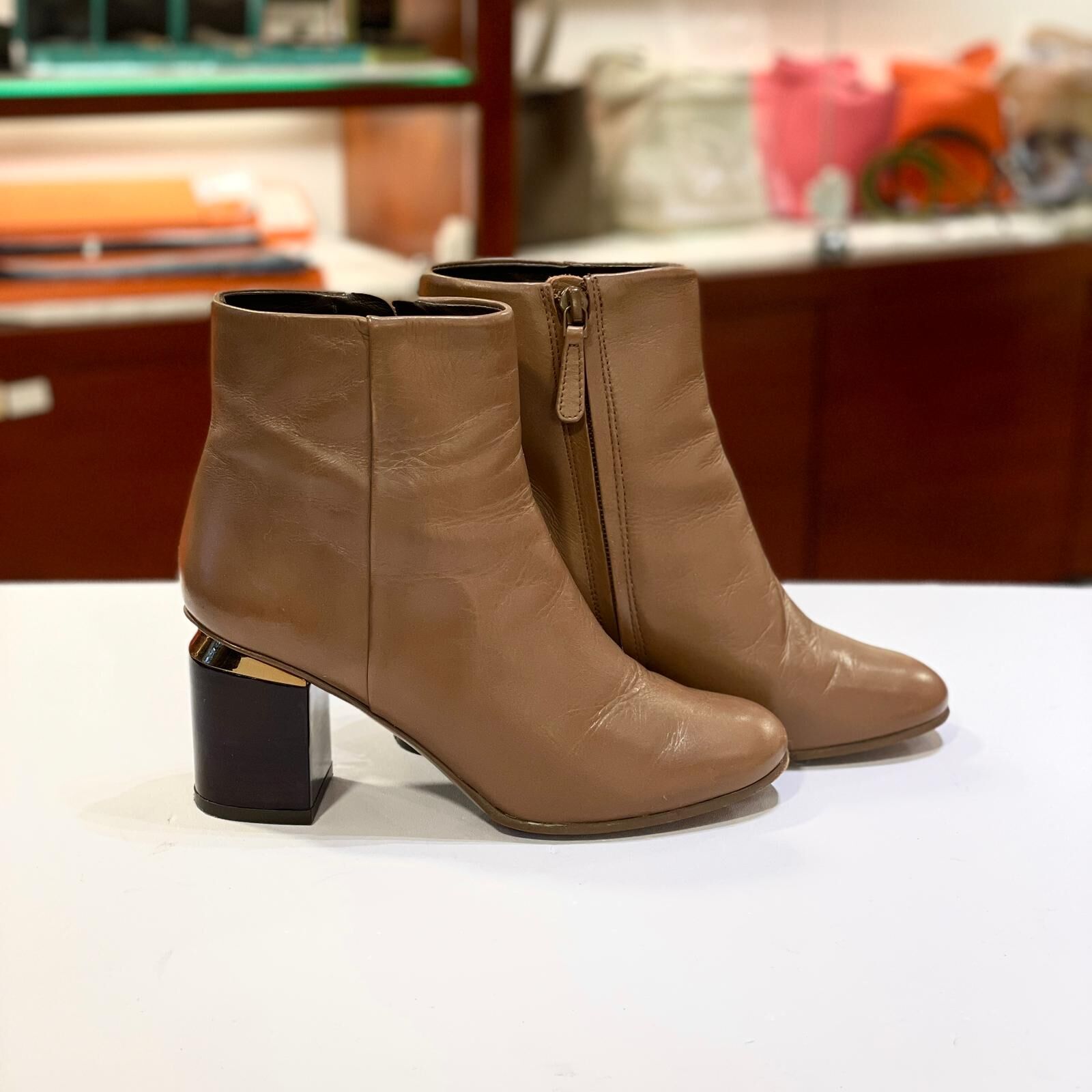 只有35碼~超級筍價!!! 95%NEW二手TORY BURCH BOOTS,  奶茶色牛皮, 湯麗柏琦短靴, #香榭站正品