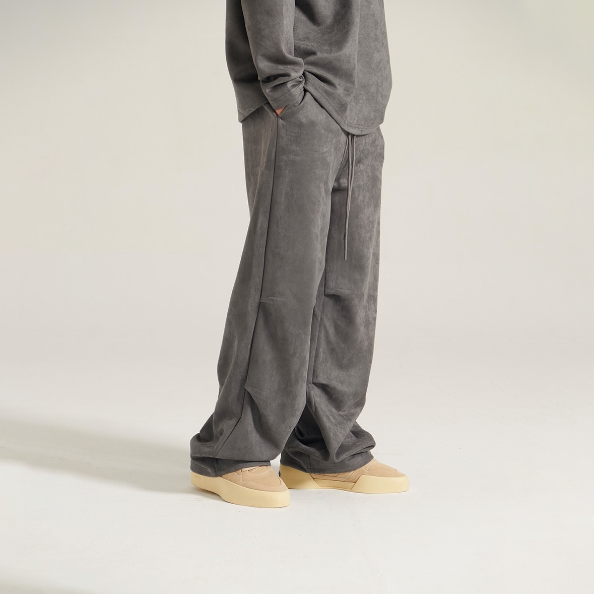 陳冠希 Clot INNERSECT 三生萬物 麂皮絨 直筒 休閒長褲 男女同款 炭灰色 INN24FWBPT137