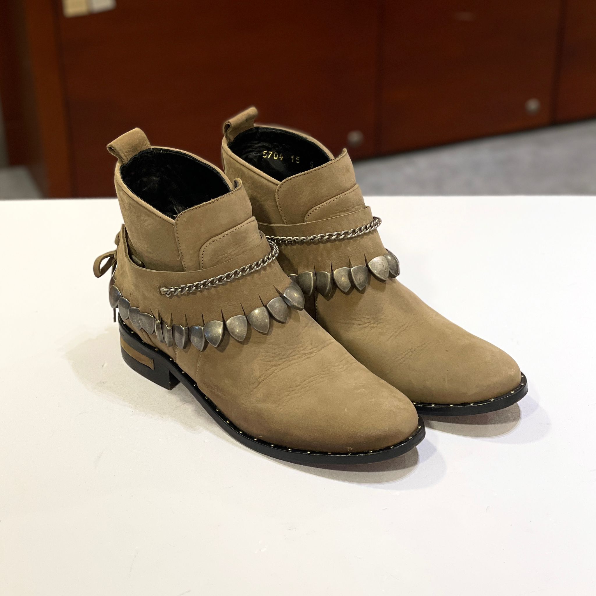 只有35碼~無敵特價!!! 95%NEW二手FREDA SALVADOR BOOTS, 杏色麂皮短靴 #香榭站正品