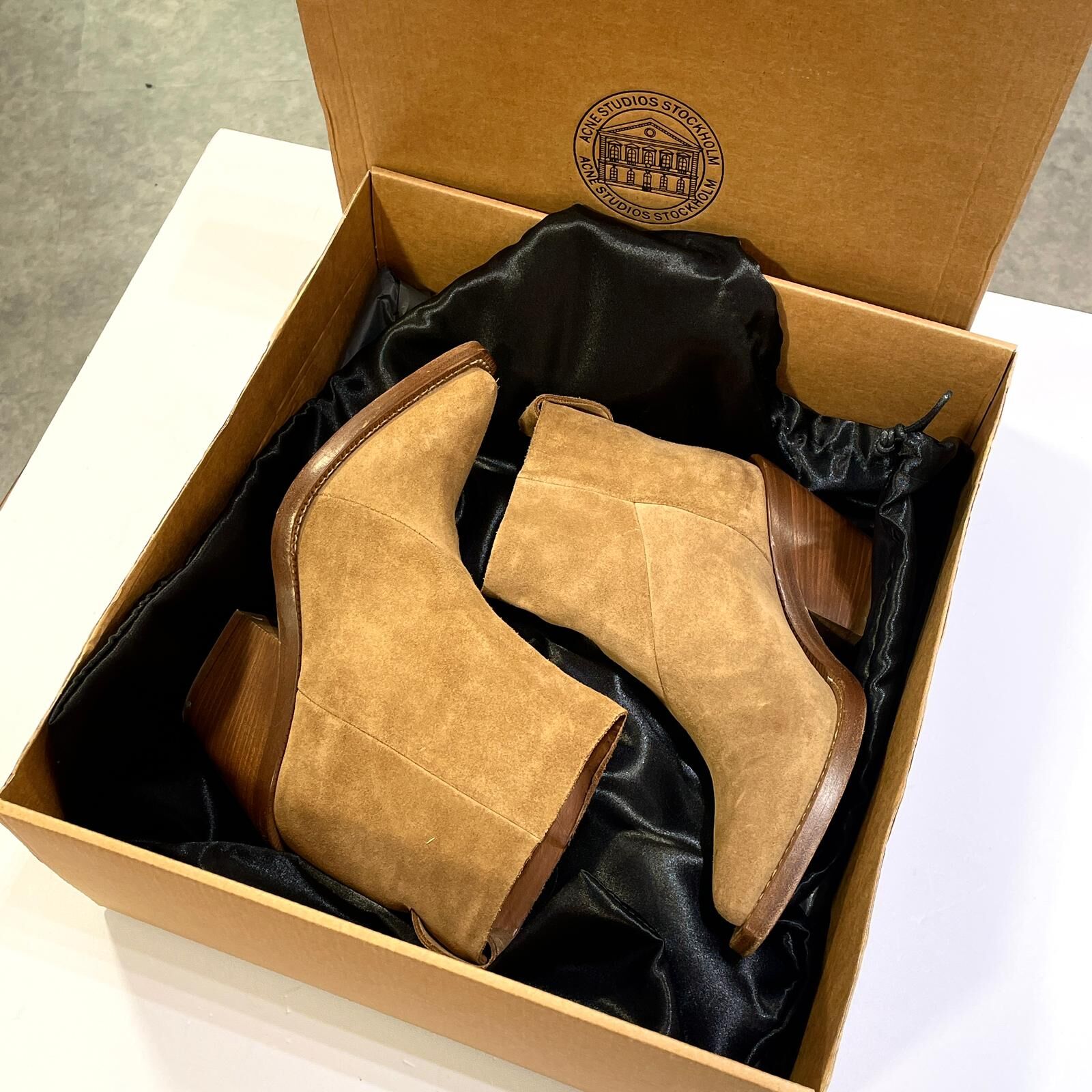 只有35碼~無敵特價!!! 95%NEW二手意大利 ACNE STUDIOS BOOTS, 淺啡色麂皮短靴 #香榭站正品