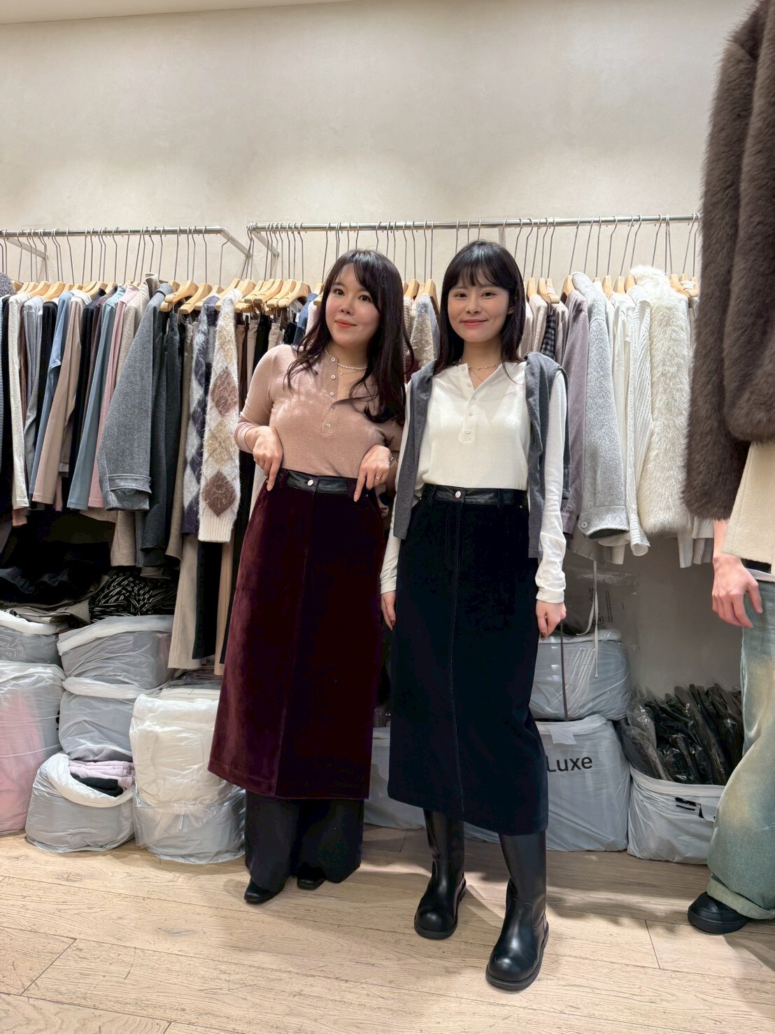 SG5243 毛絨拼皮後開叉長裙