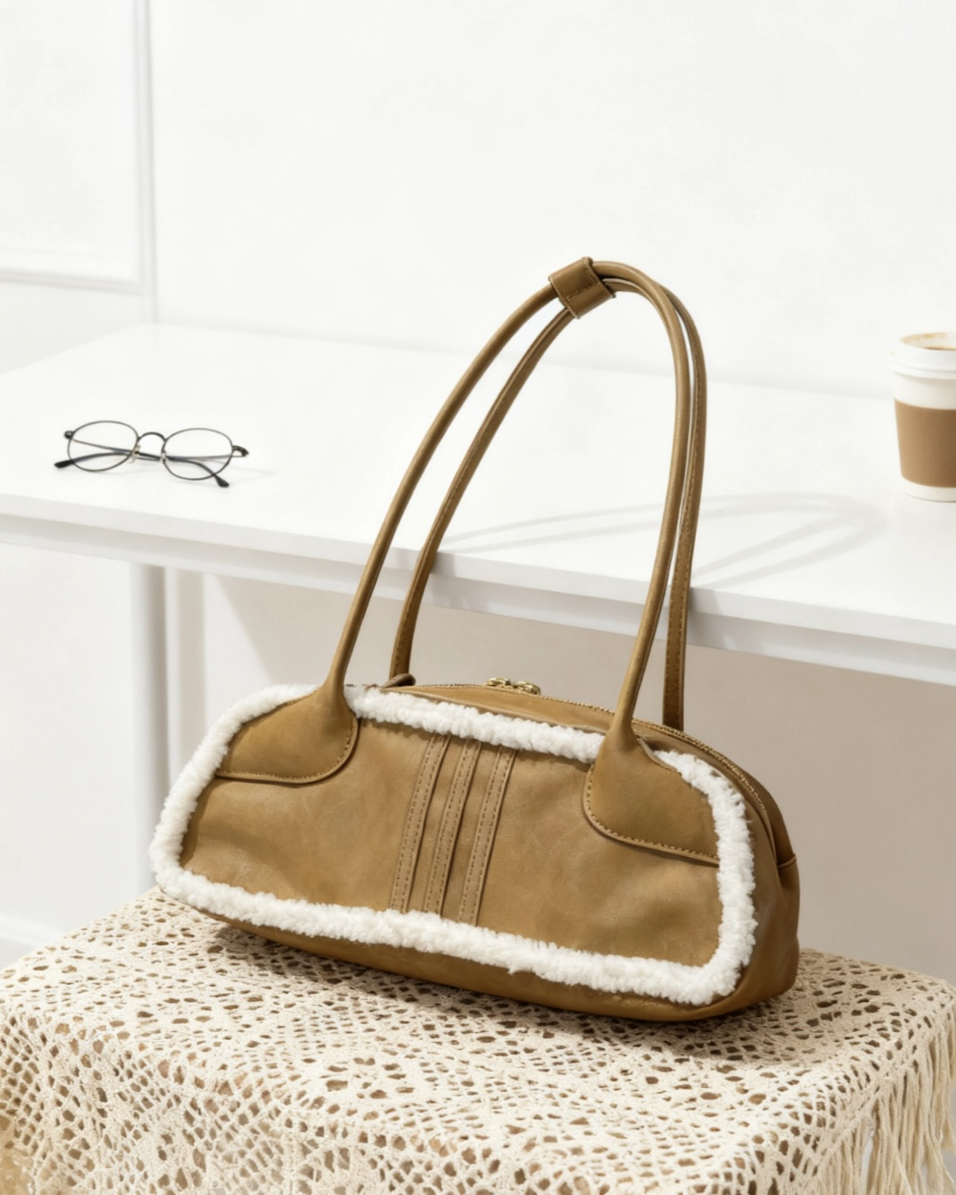 ADIDAS 宋雨琦同款 白棕 毛絨 法棍包 長型包 肩背包