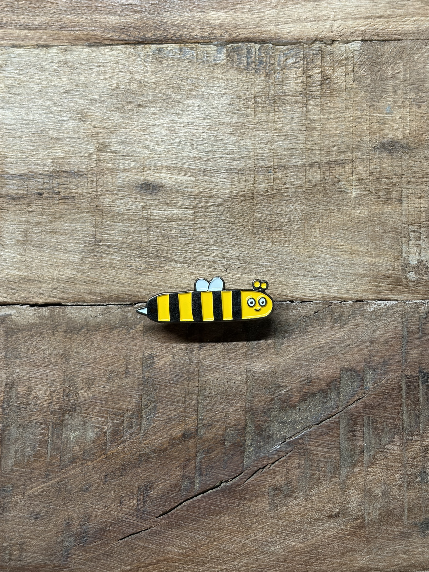 蜜蜂的「ㄧ」/銅烤漆金屬徽章/注音符號系列