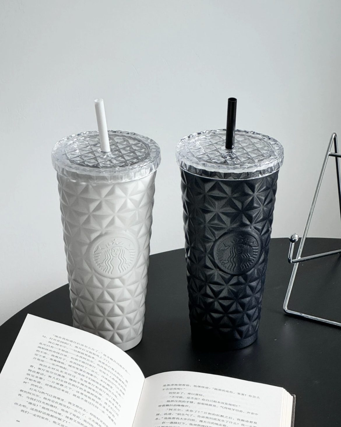 Starbucks 星巴克 菱格紋 不銹鋼吸管杯 591ml 黑色 白色