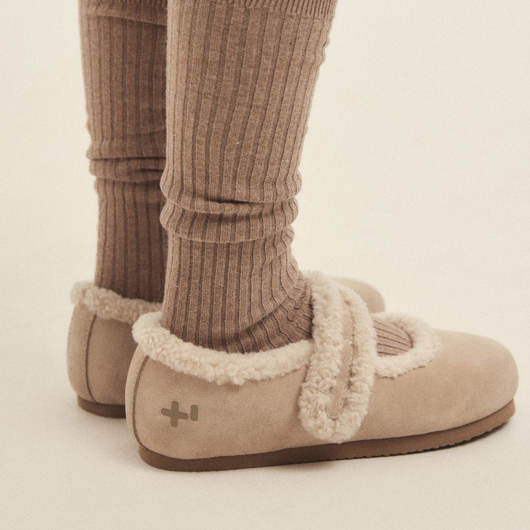 韓國品牌 OTZ Balloony Fur Strap Mary Jane Shoes (2 Colours)