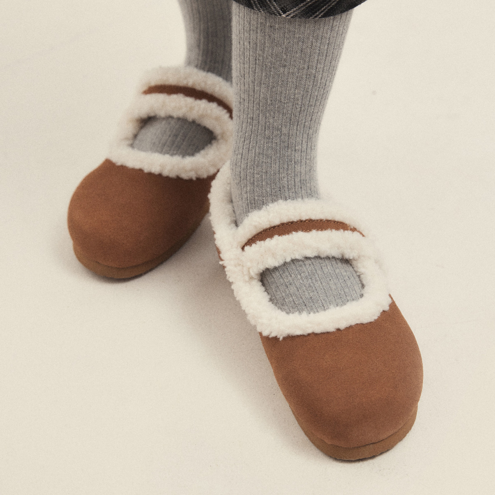 韓國品牌 OTZ Balloony Fur Strap Mary Jane Shoes (2 Colours)