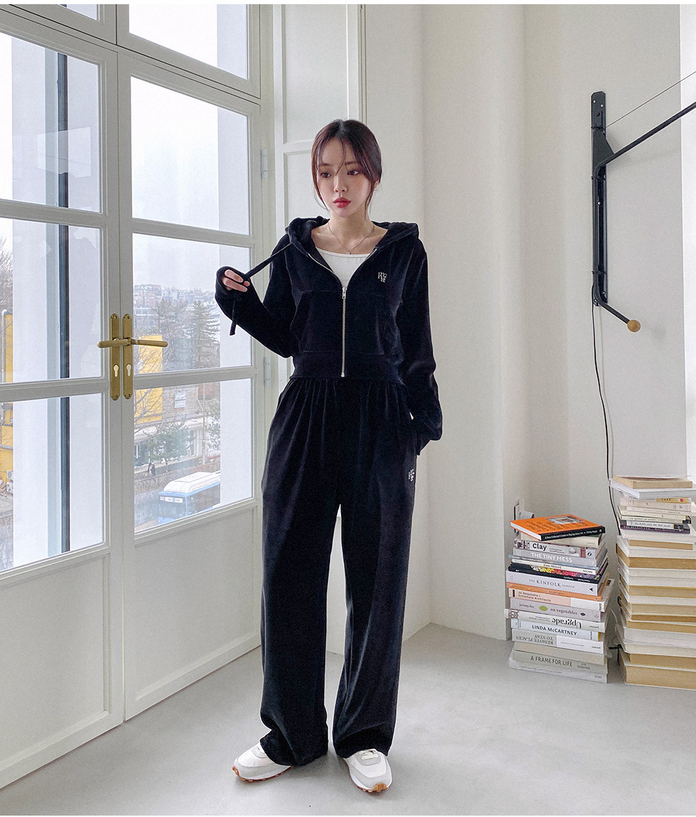 韓國🇰🇷連線 Muah Muah 刺繡天鵝絨運動休閒短版外套 連帽外套 短版 天鵝絨 運動外套 休閒外套 外套 4色(任買兩件711免運)/預購