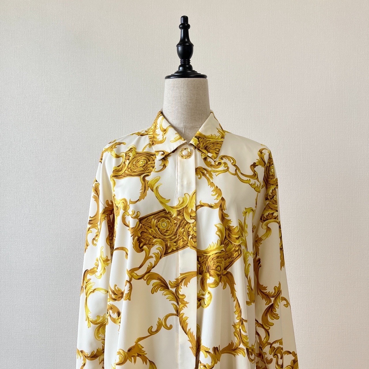 日本製米白色黃金雕刻巴洛克長袖古著上衣