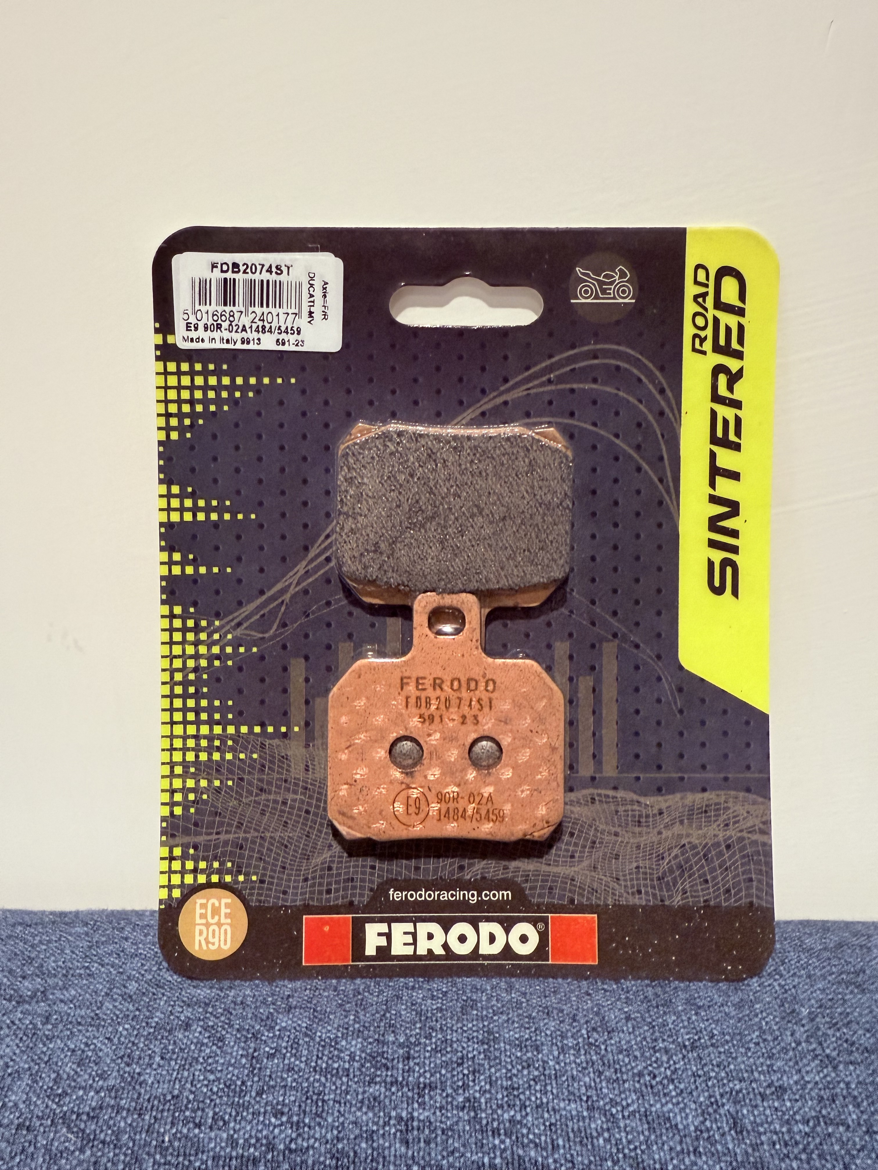 Ferodo Racing  FDB2074ST：Brembo 大螃蟹對二卡鉗 單插銷   機車系列 金屬燒結來令片