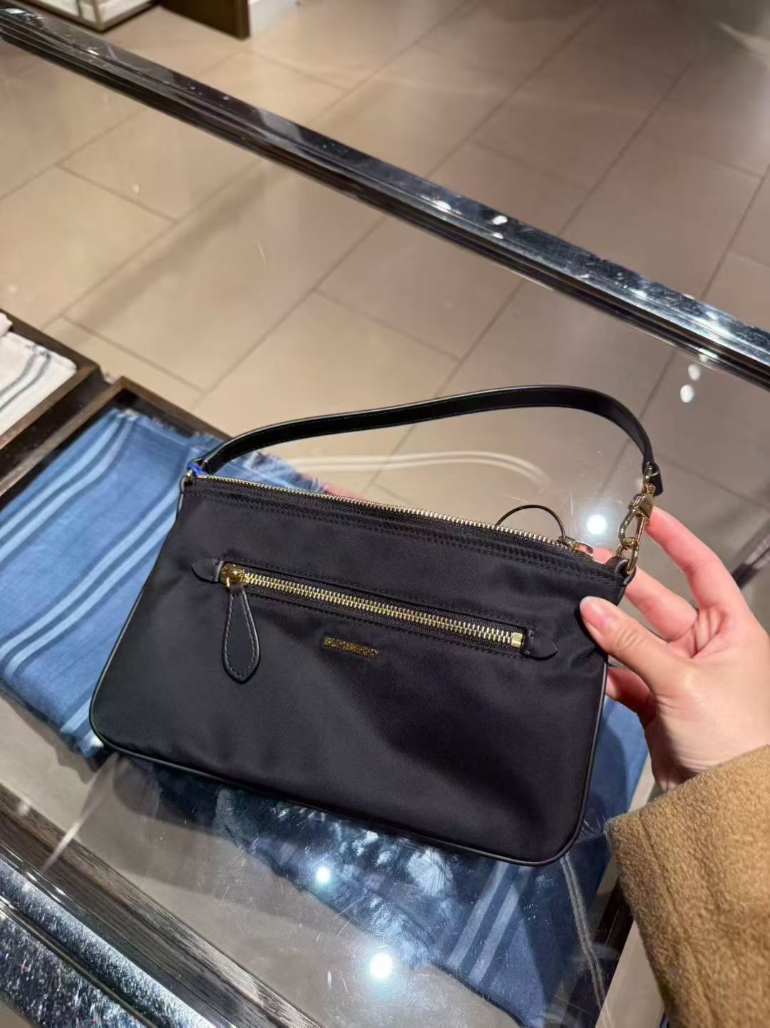 Outlet Burberry Shoulder Pouch