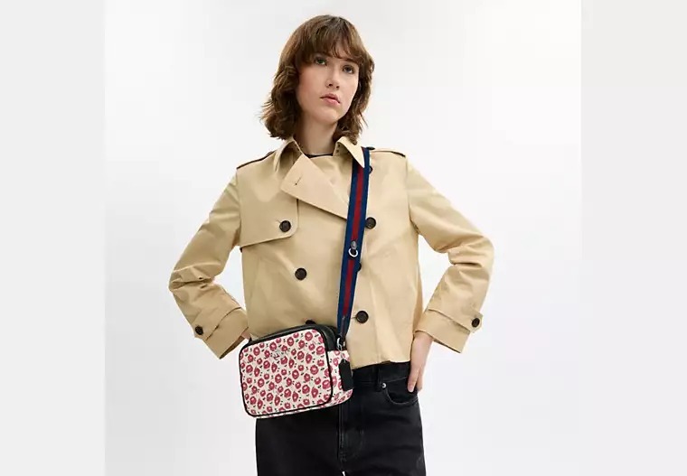 【預購】COACH K1122103 相機包 (花花款)