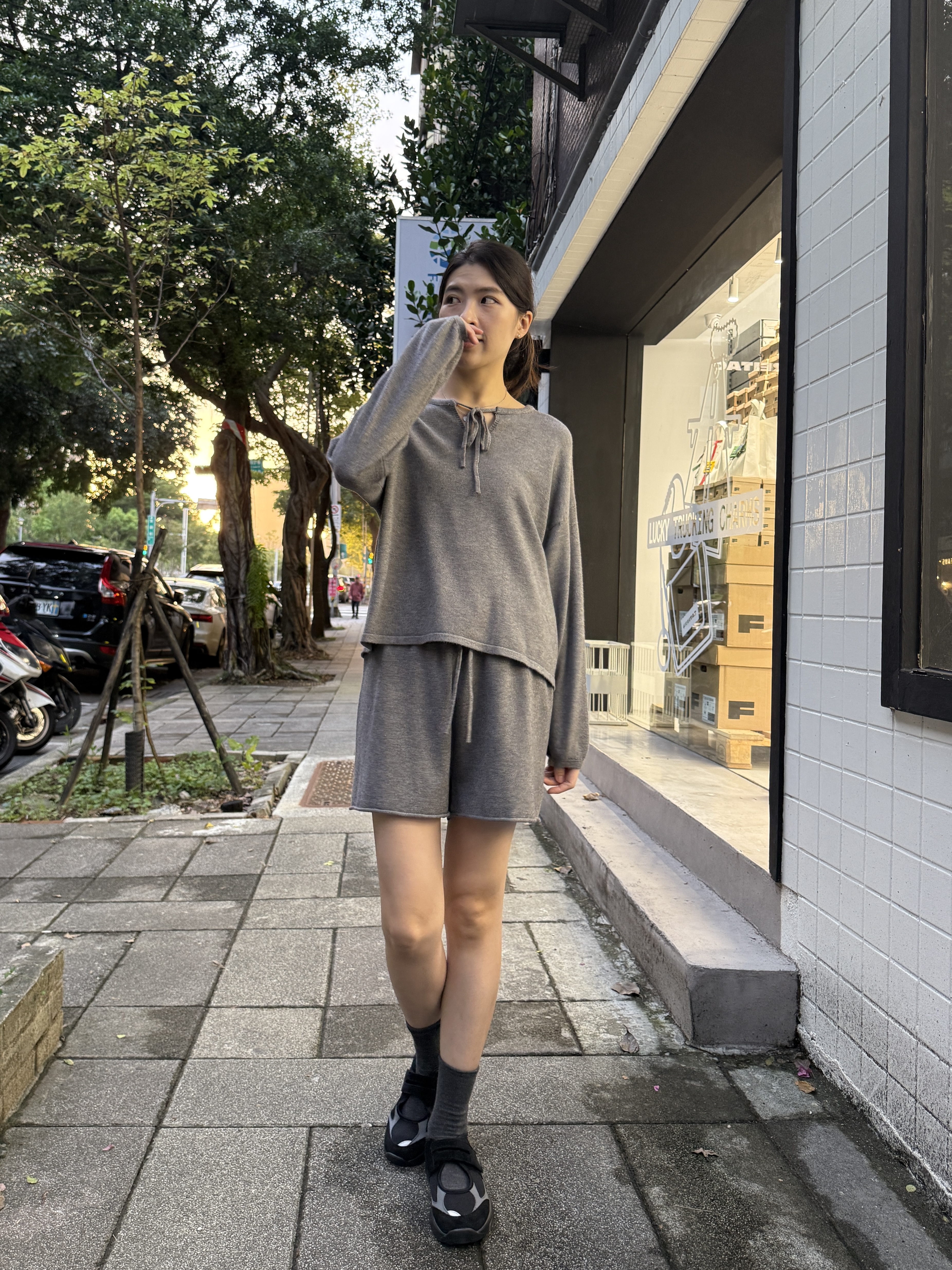 綁帶領針織毛衣+短褲套裝