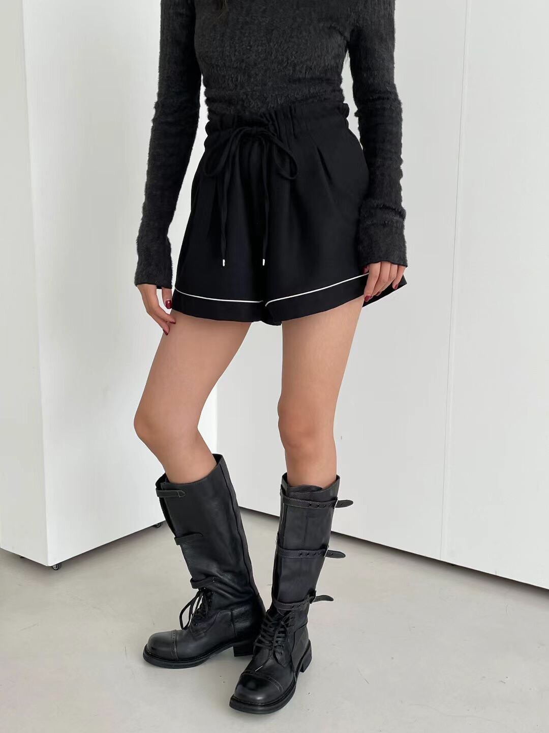 鬆緊綁帶滾線短褲