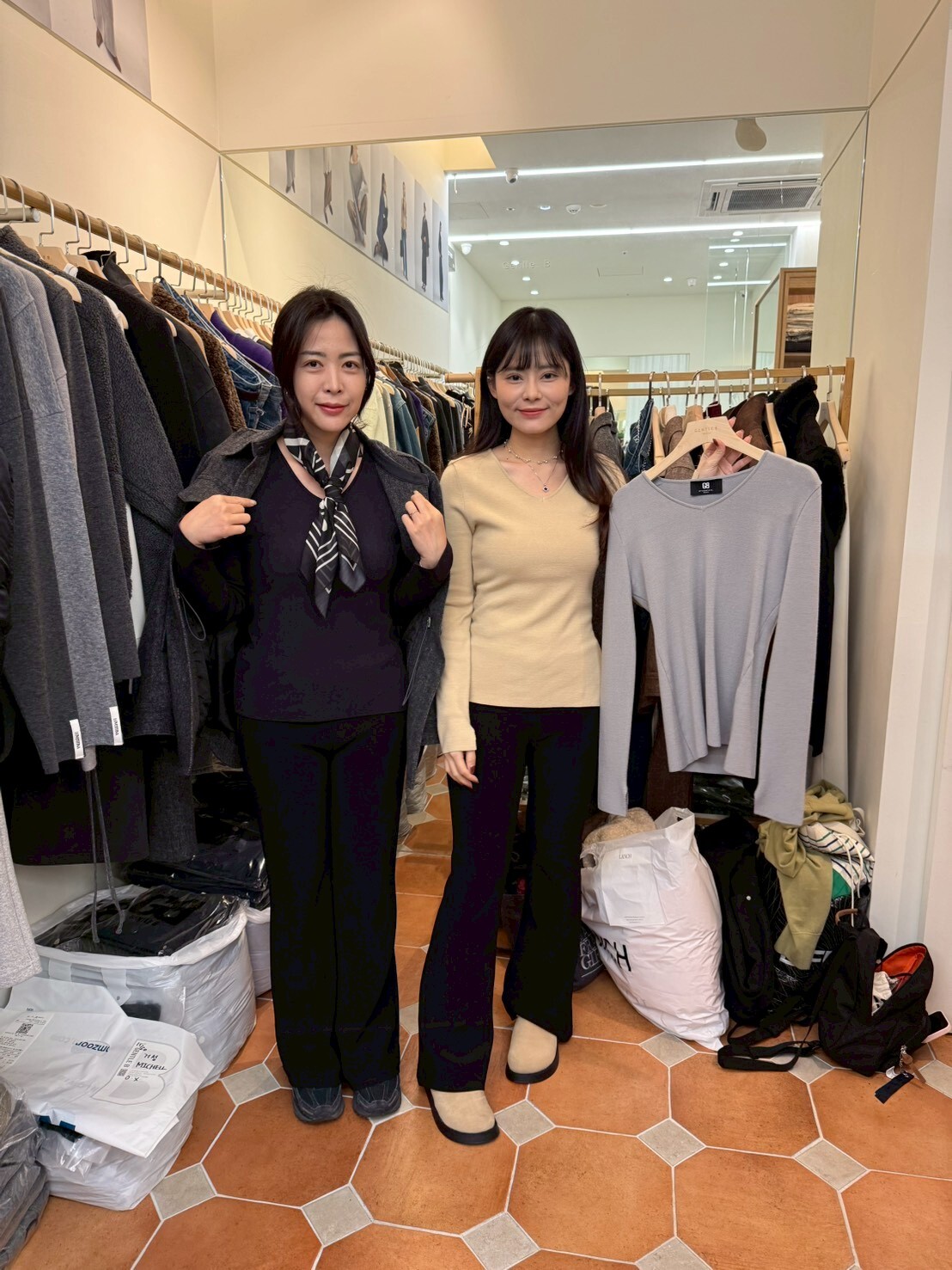 GB5207 V領側開衩後背tag上衣