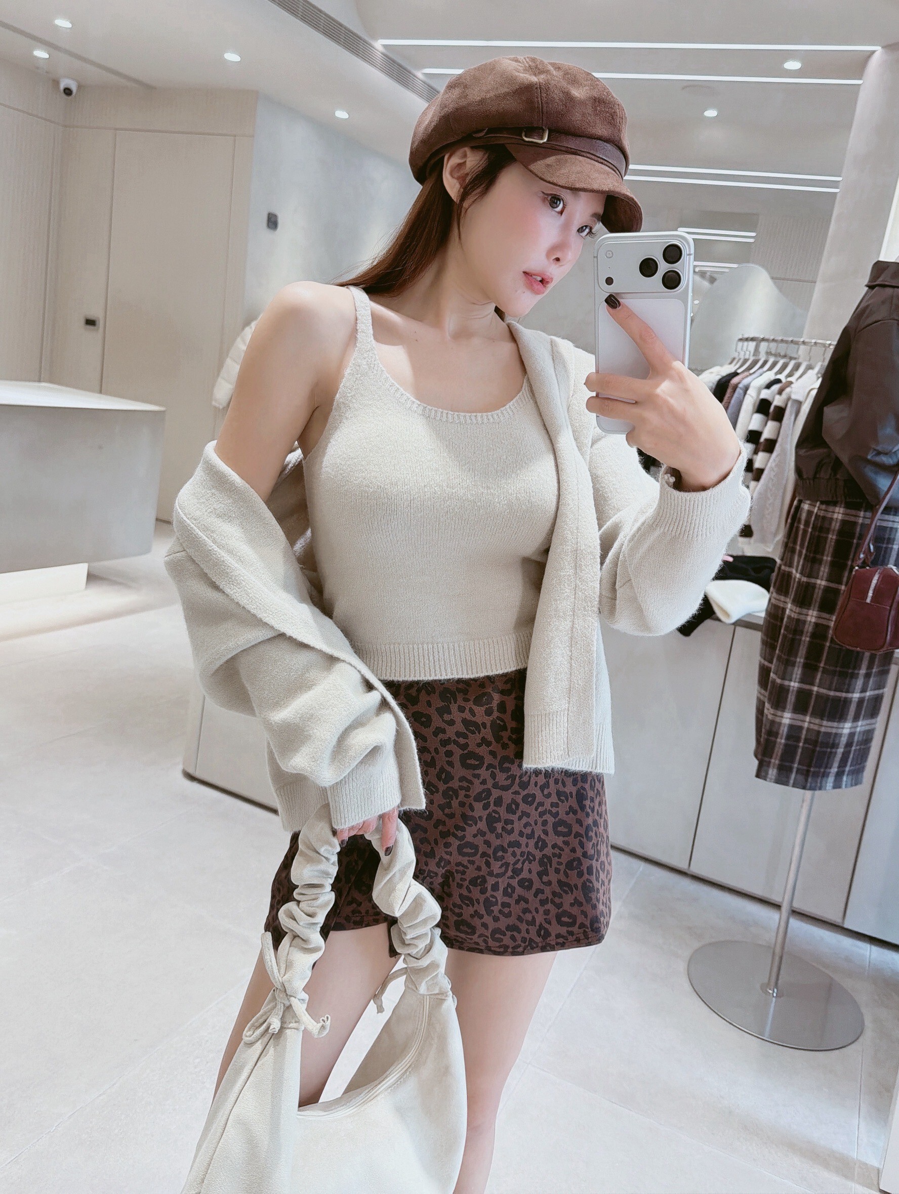 素面針織背心+連帽開襟外