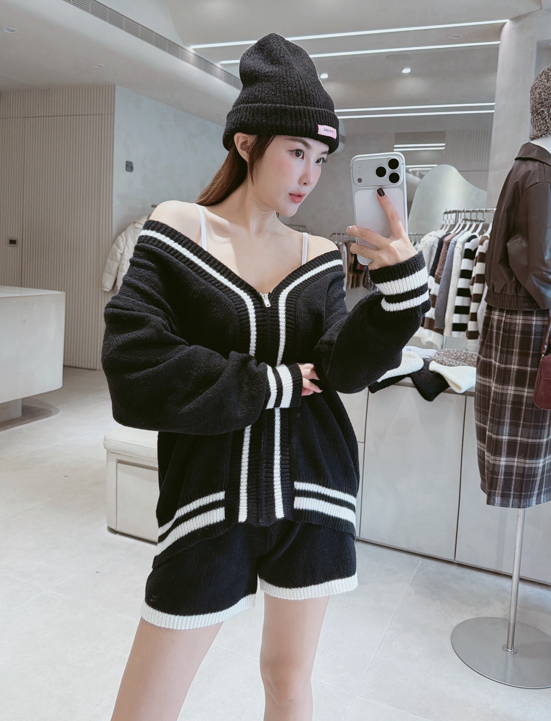滾邊拉鍊針織外套+滾邊短褲
