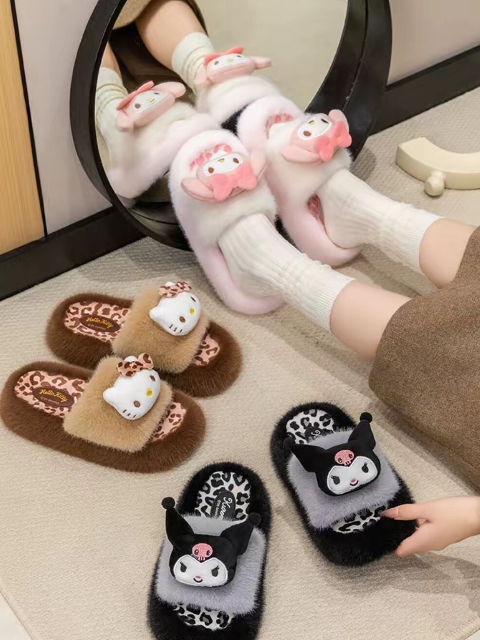 Officially licensed Sanrio slippers for autumn and winter - warm, non-slip, plush design.