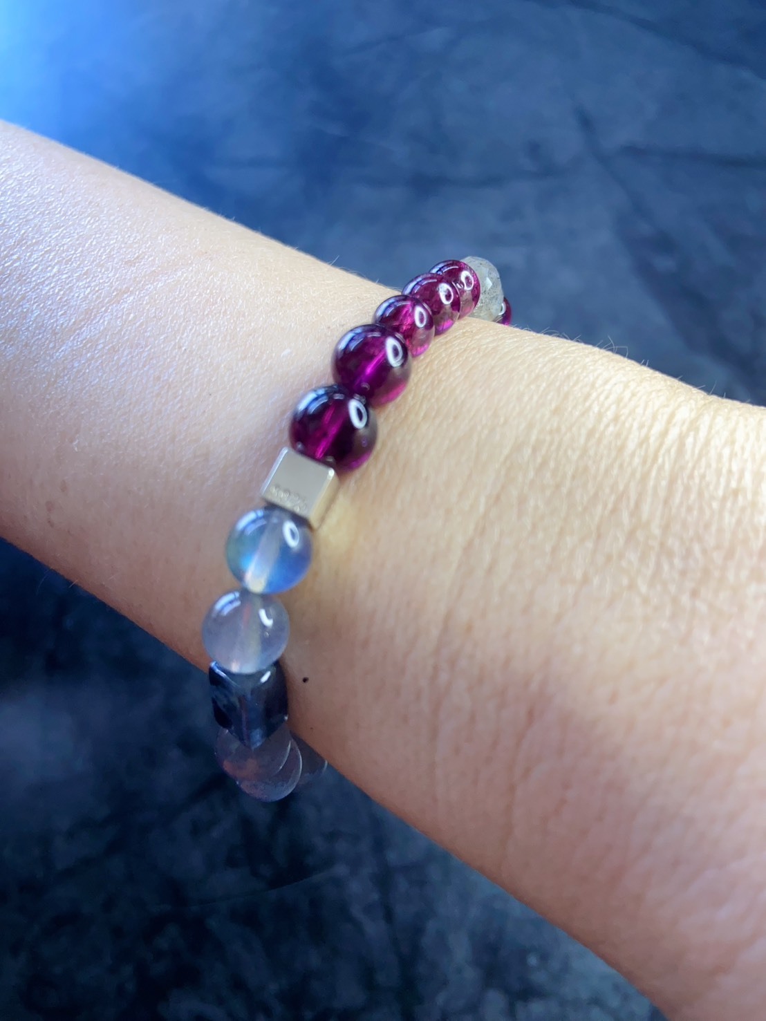 沉光｜紫牙烏紅石榴石與拉長石｜一月誕生石