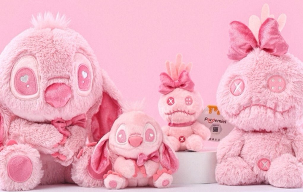 Officially licensed Disney Stitch charm/doll - a love confession.