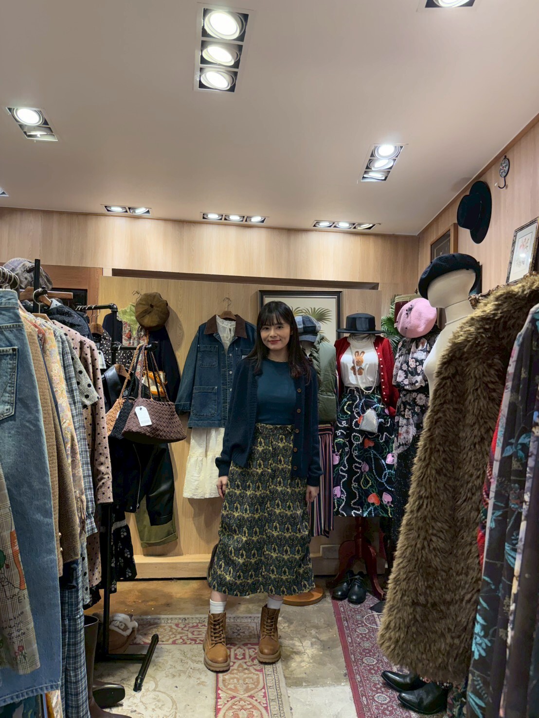 KM5213 深色孔雀屏印花中長裙