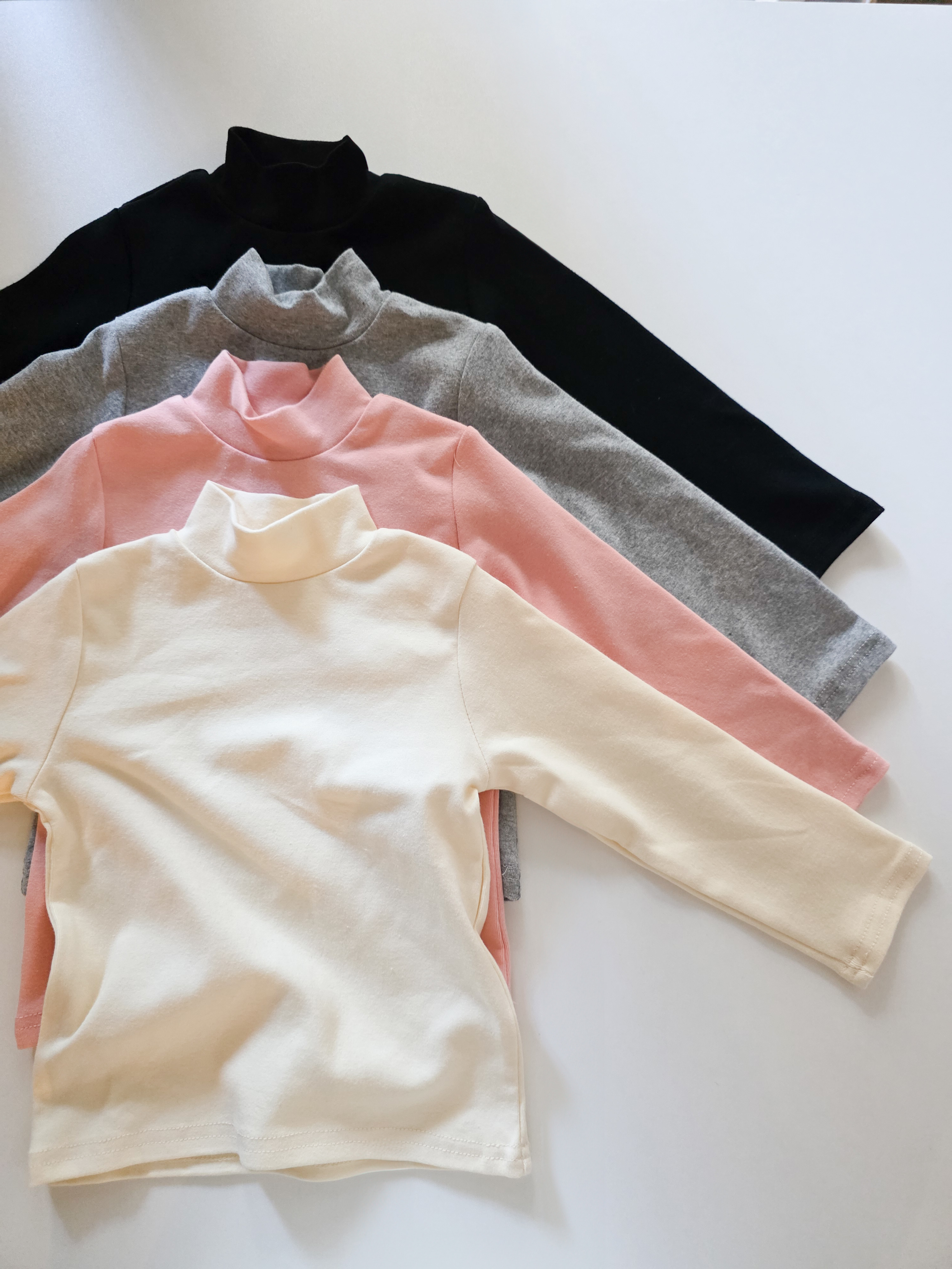 加厚款素面高領上衣