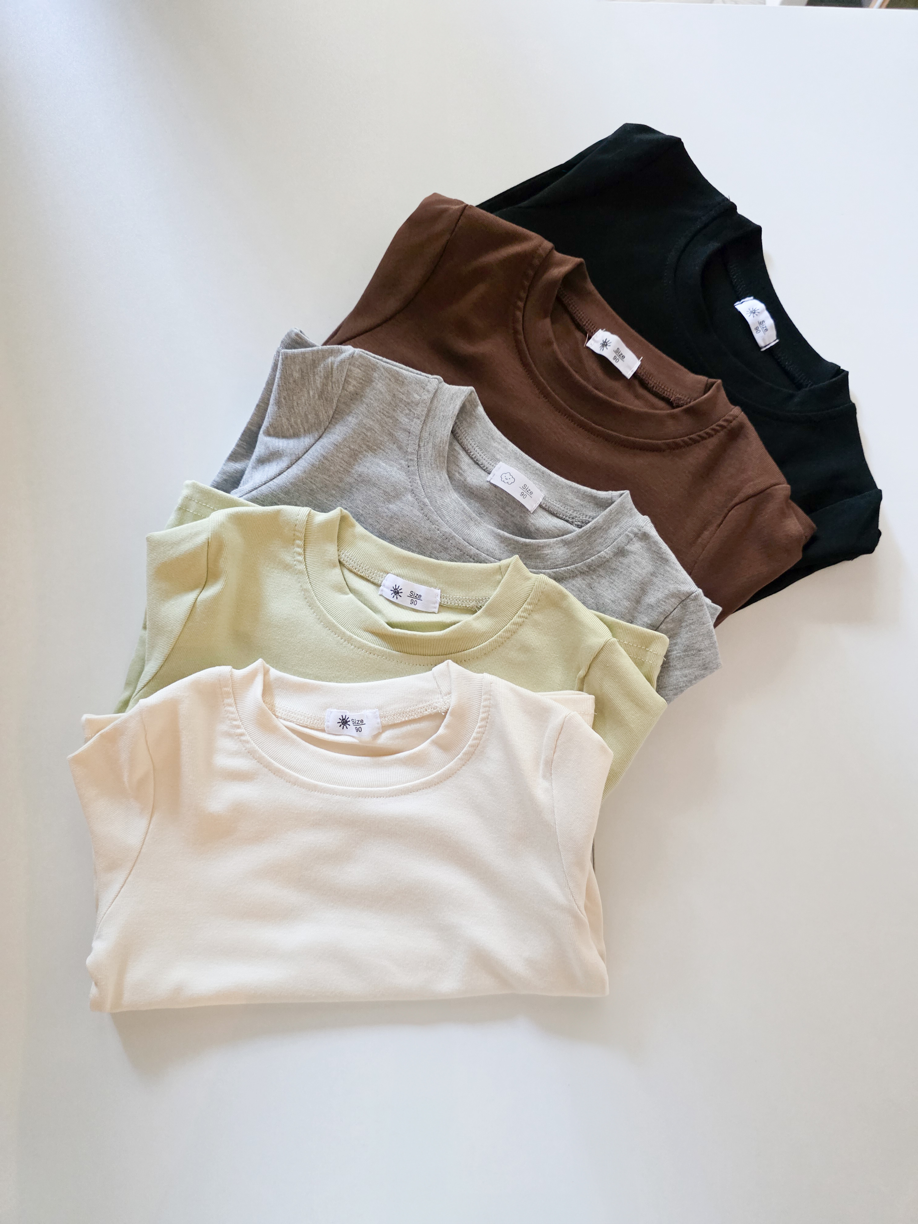 素面圓領舒適內搭上衣