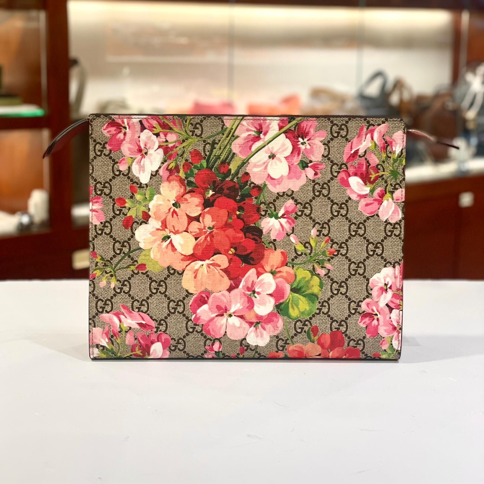 全新GUCCI手拿包 天竺葵花卉印花,GG SUPREME BLOOM POUCH #洗漱包 #化妝包 #BRAND NEW #香榭站正品