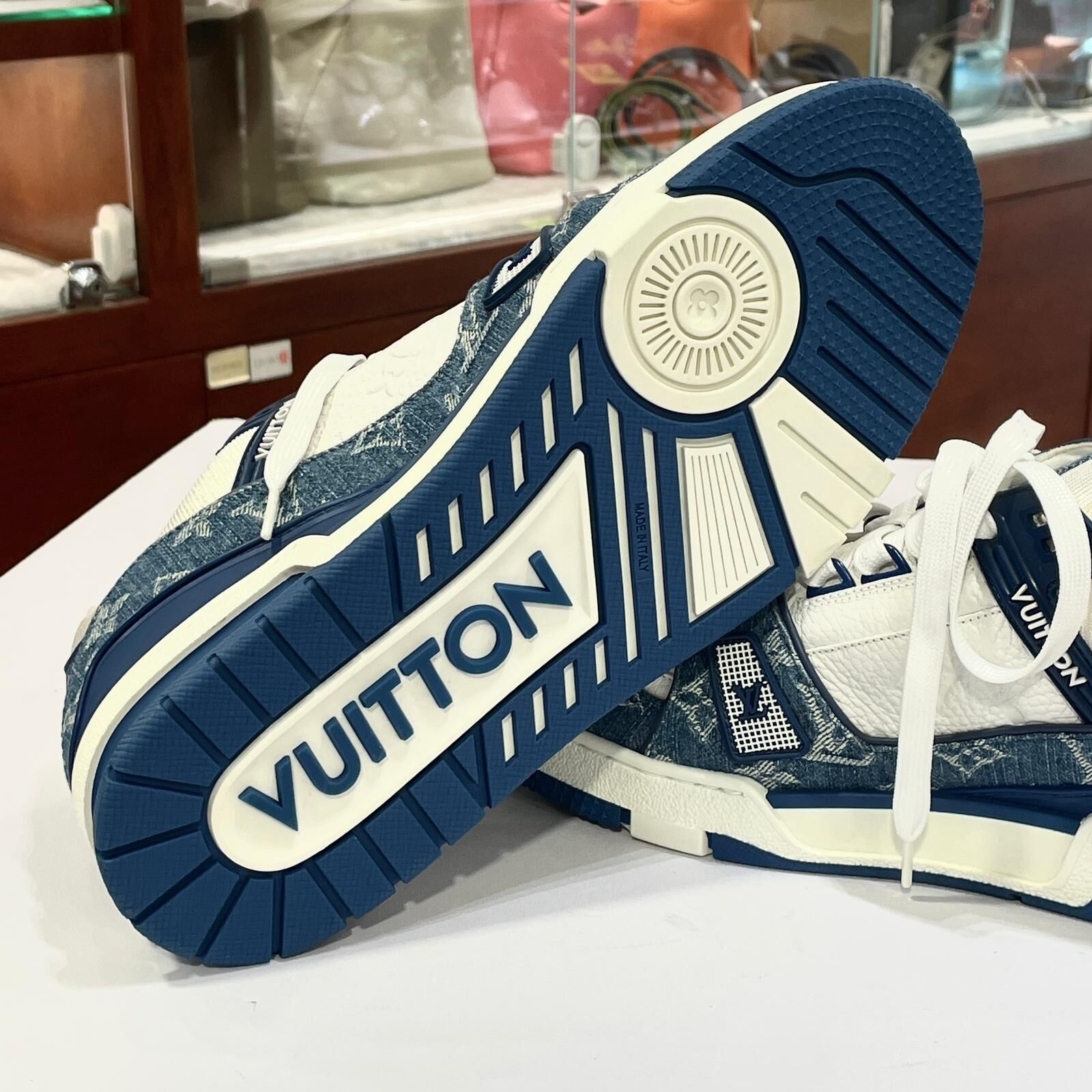 全新LV TRAINER 男士波鞋 42.5碼 1A9JGT, FD0291, 藍色牛仔MONOGRAM 壓花粒面小牛皮 #BRAND NEW #香榭站正品