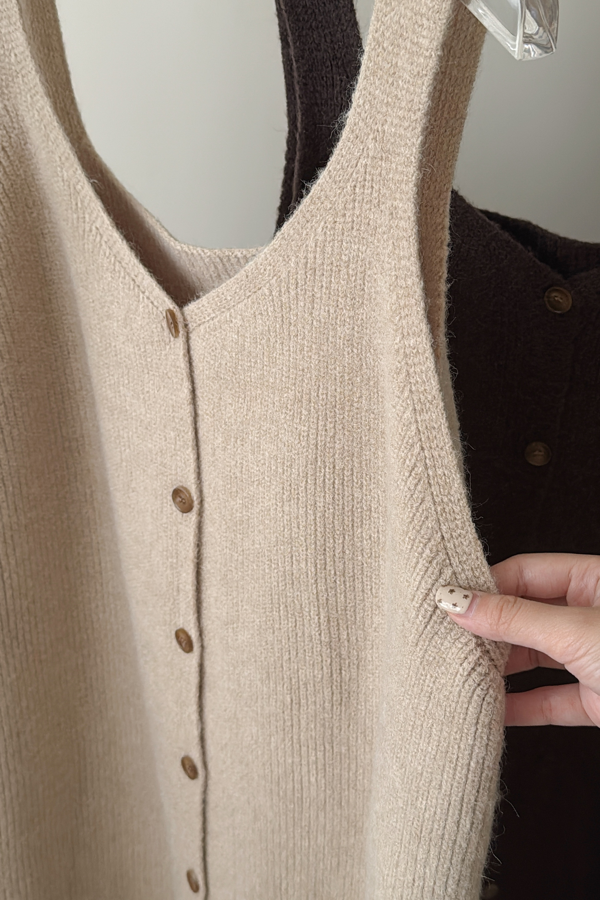 現貨🚚小編私推😍材質超好！冬日氣質長版排扣針織背心洋裝💕共4色