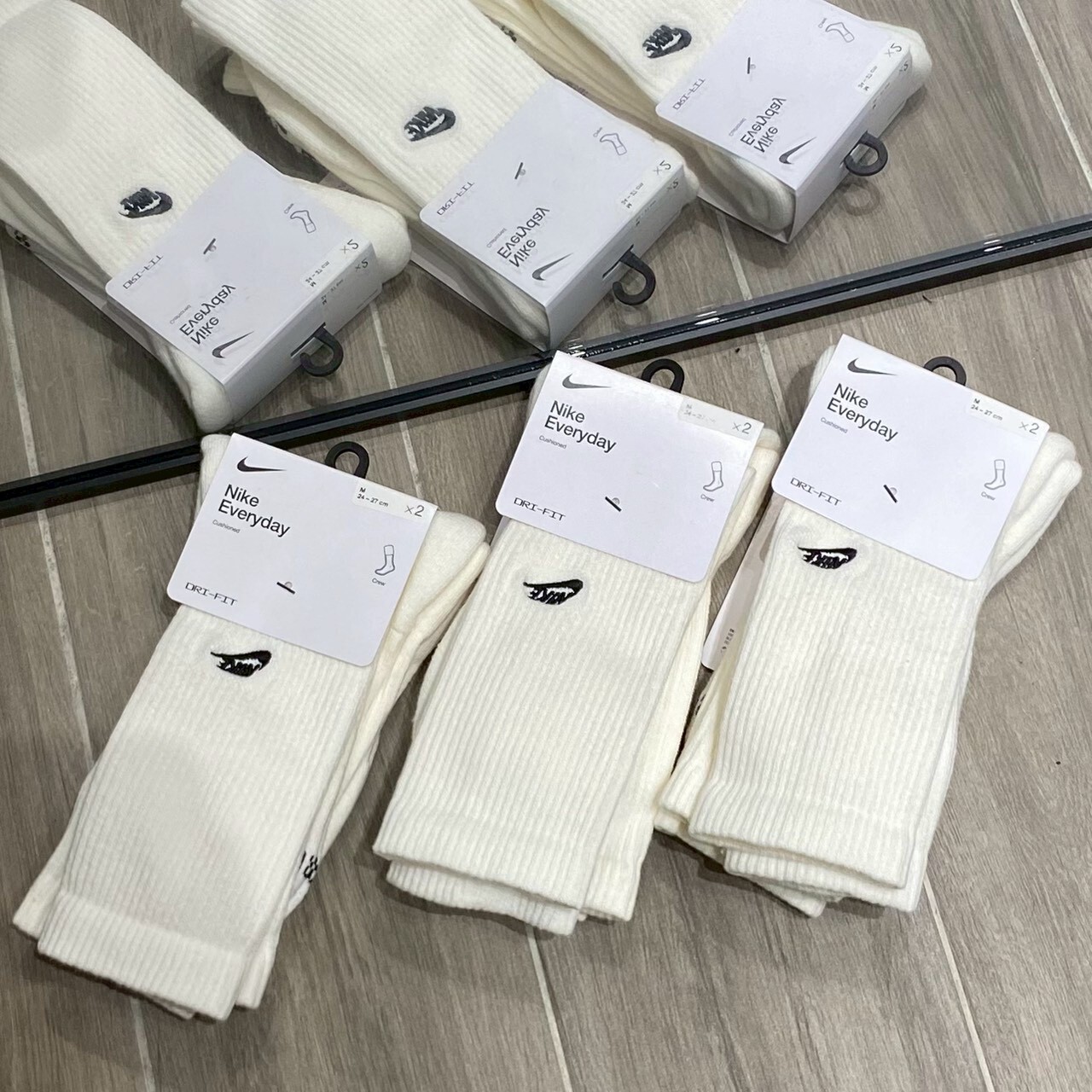 Nike socks 長襪 米白 刺繡小logo FZ3073-133