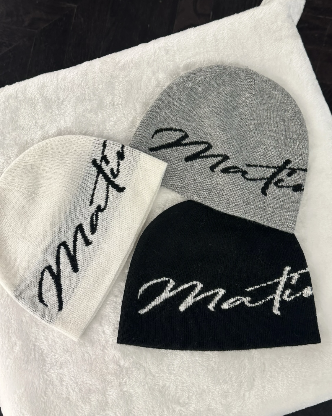 Matin Kim 毛帽 冷帽 經典Logo 草寫 字母 2025新款 黑色 灰色 白色 棕色