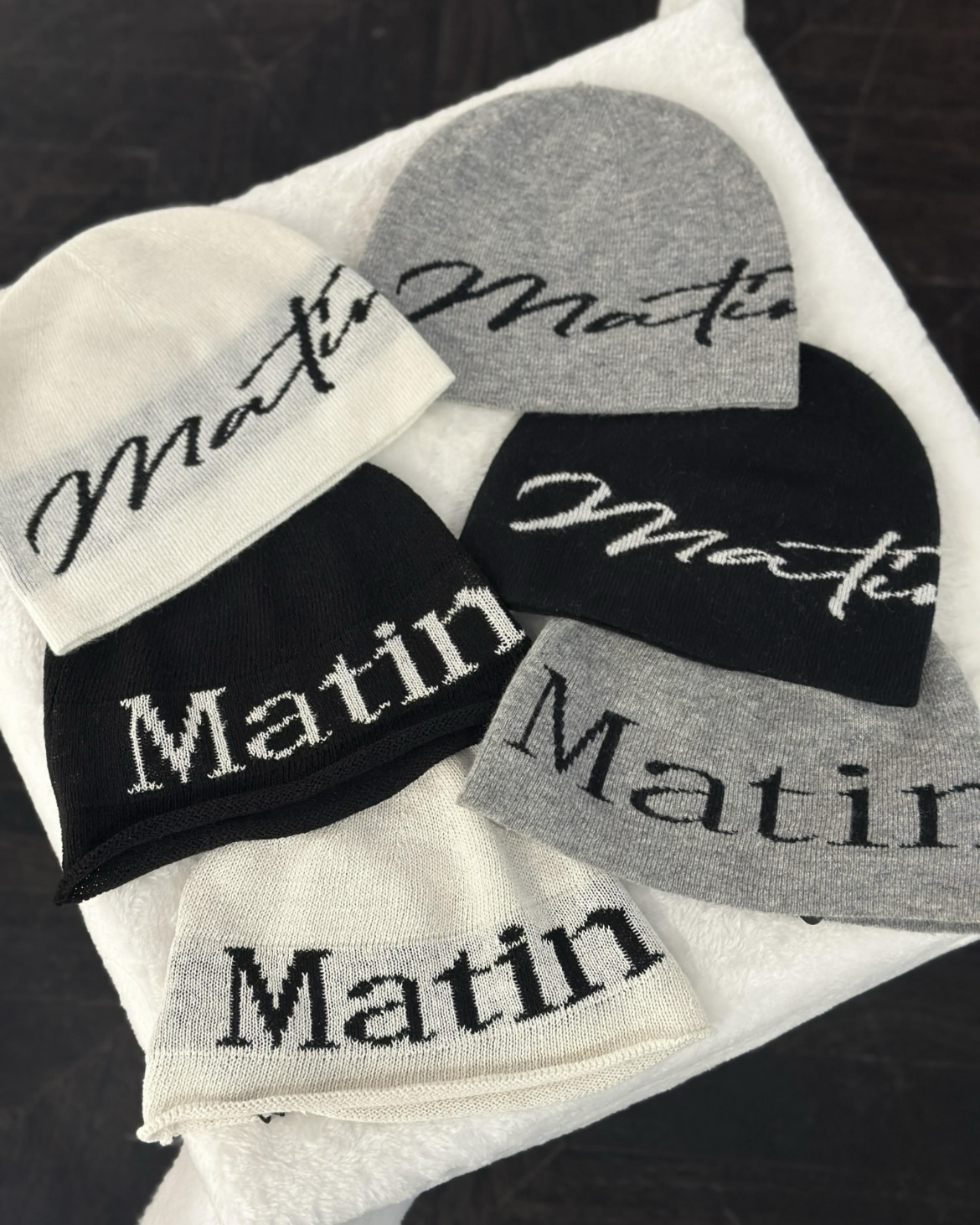 Matin Kim 毛帽 冷帽 經典Logo 草寫 字母 2025新款 黑色 灰色 白色 棕色