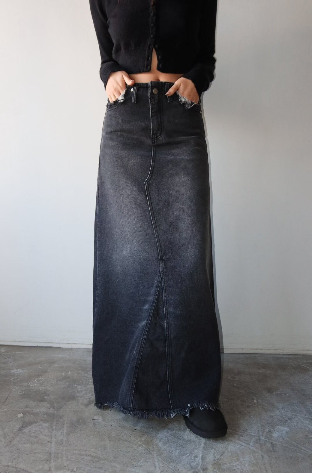 57002碳黑後開衩長裙