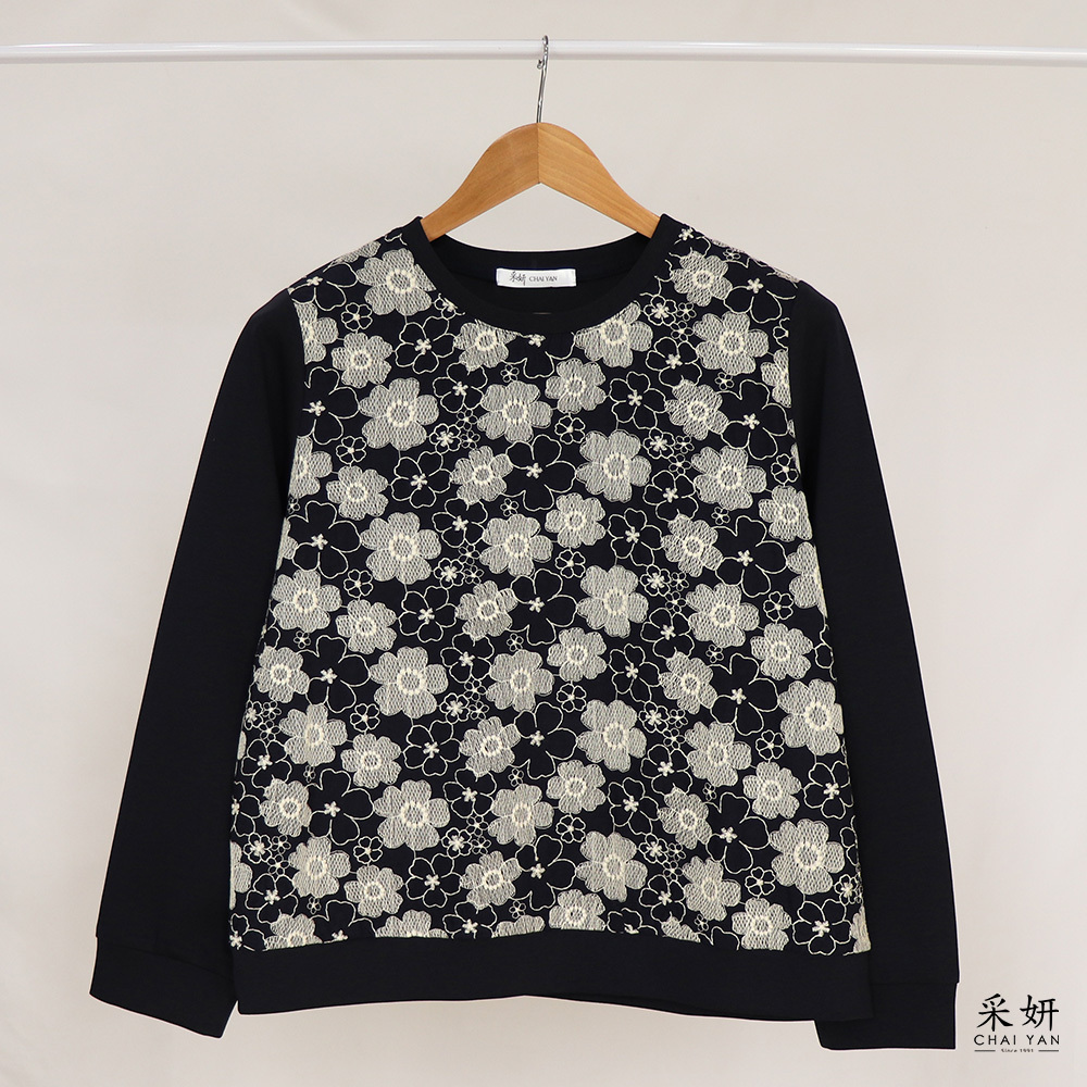 花紋前襟滿版刺繡圓領長袖上衣
