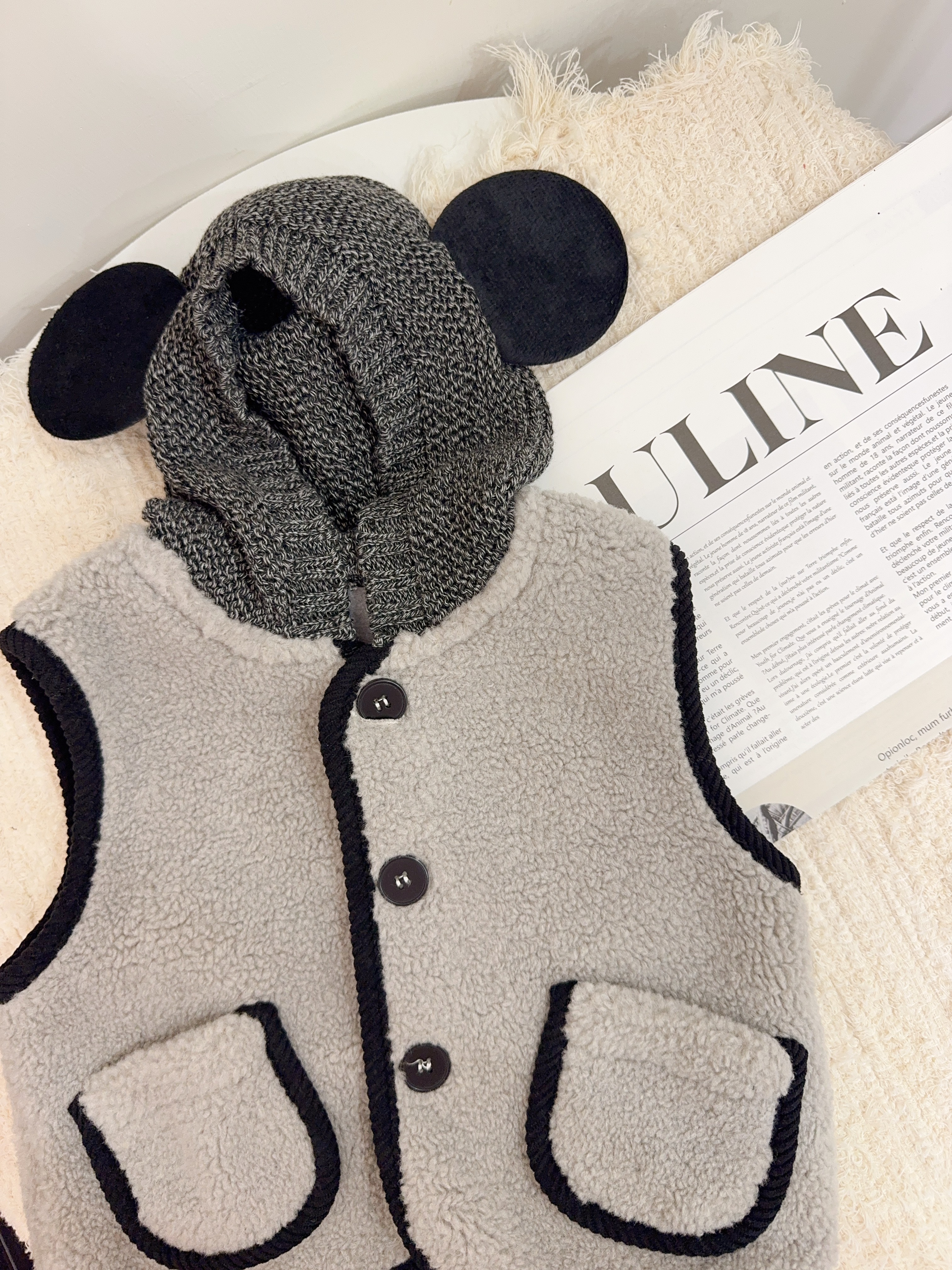 8825036熊耳朵毛茸茸背心