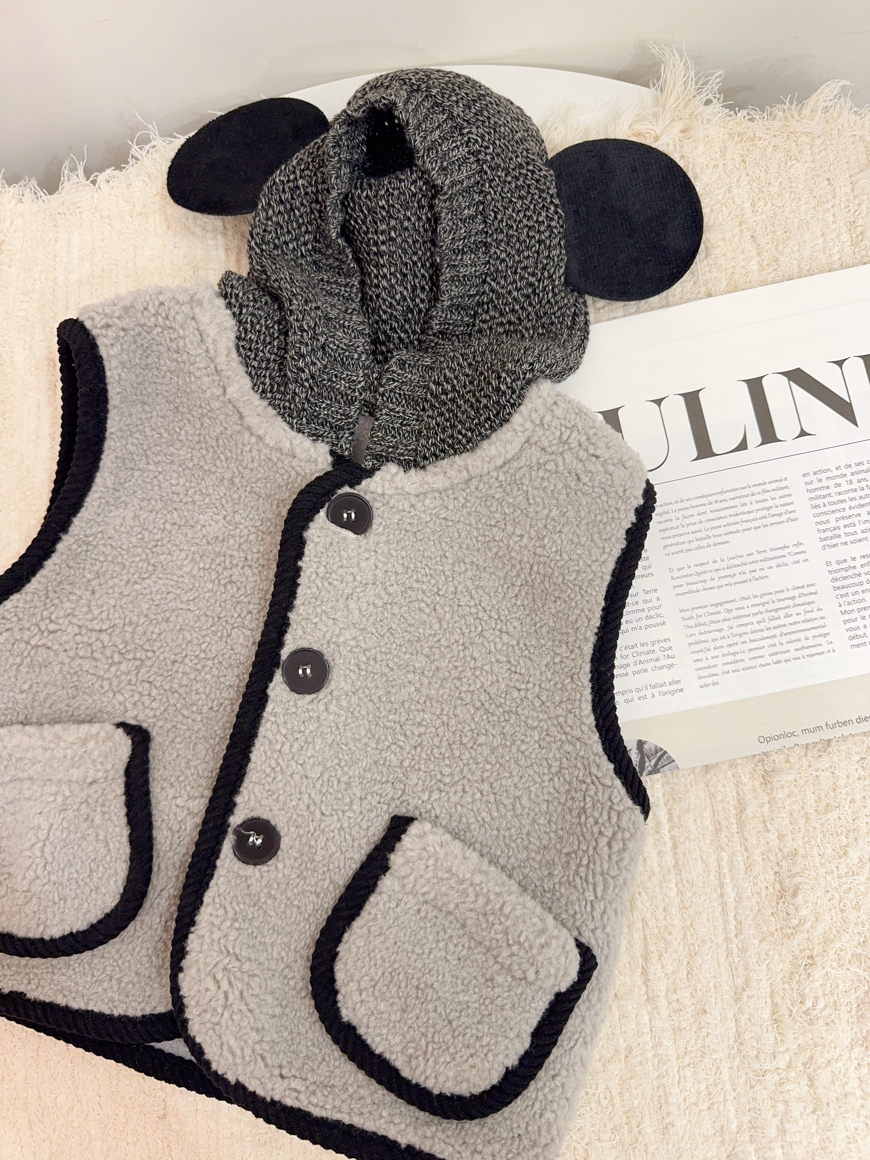 8825036熊耳朵毛茸茸背心