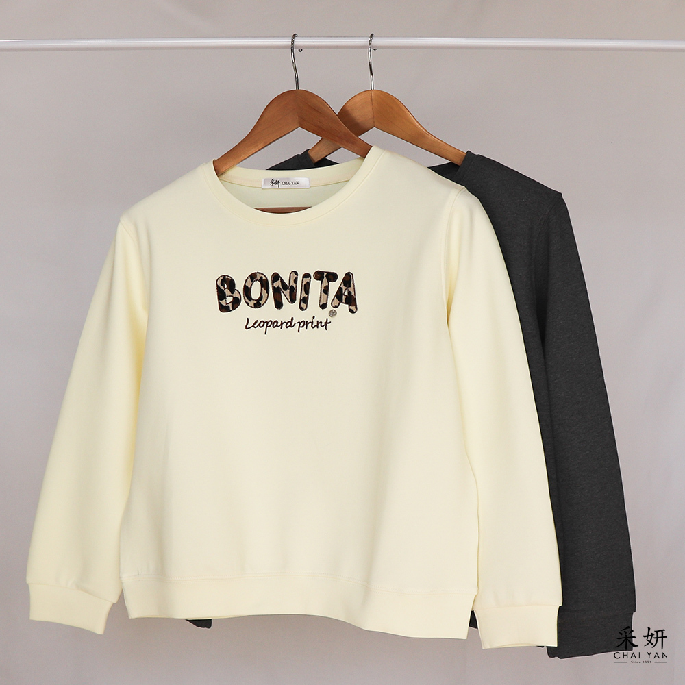 字母刺繡豹紋植絨布拼接圓領長袖上衣