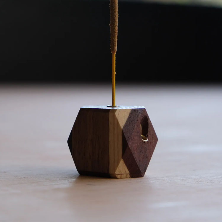 【八刀草】磁吸線香座