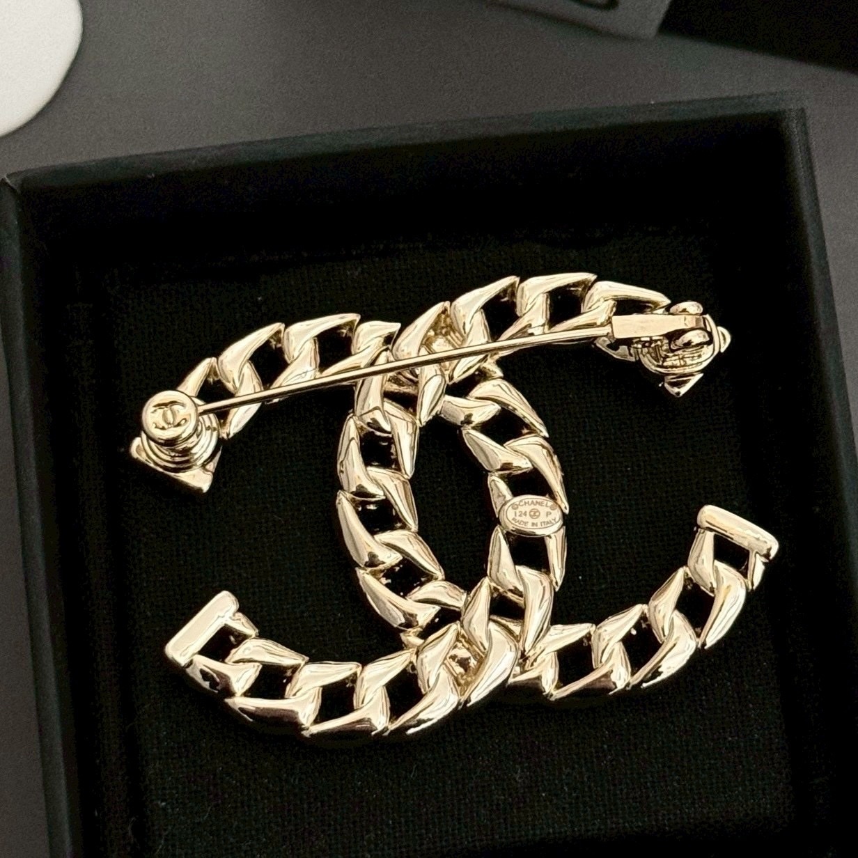 18k”雙c香奶奶淡金經典鏈條”鏤空高奢定製胸針