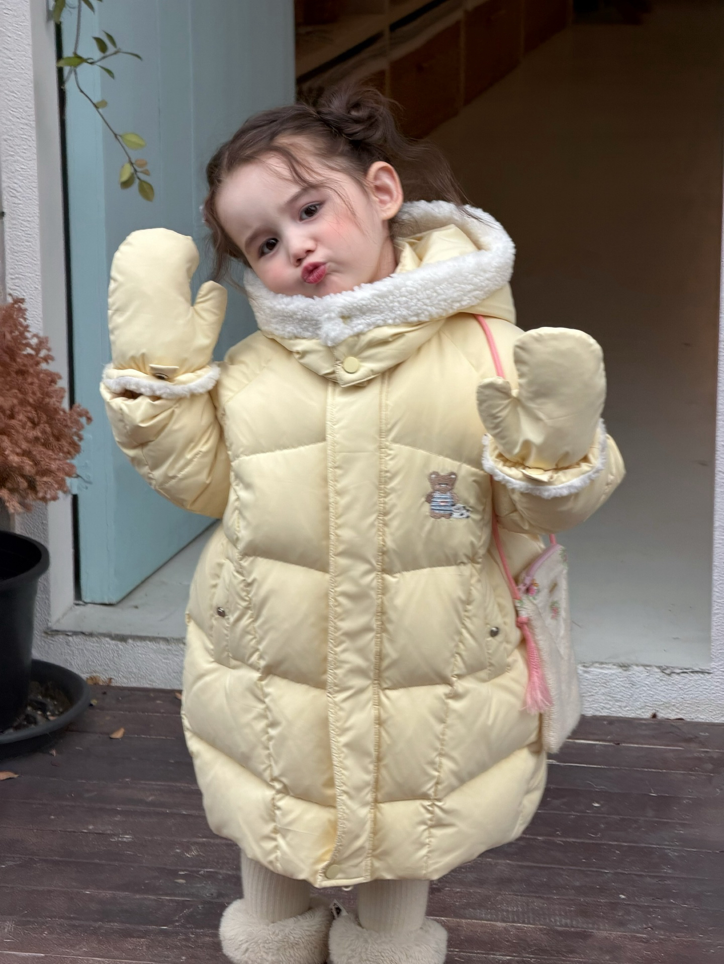 BYB11OW224YW  天使黃熊熊長羽絨連手套