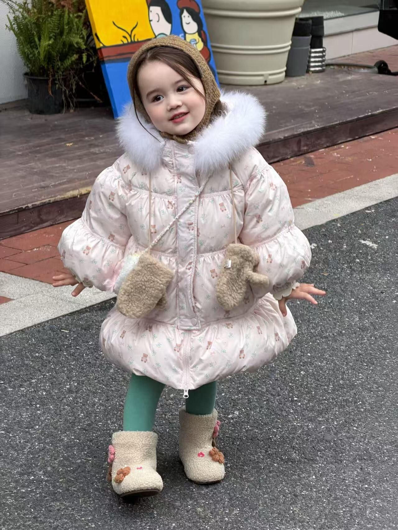 BYB11OW227PK 草莓粉精靈熊熊碎花蛋糕長羽絨