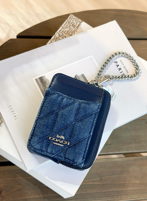 【預購】COACH K1122889 Zip Card Case With Quilting (牛仔)
