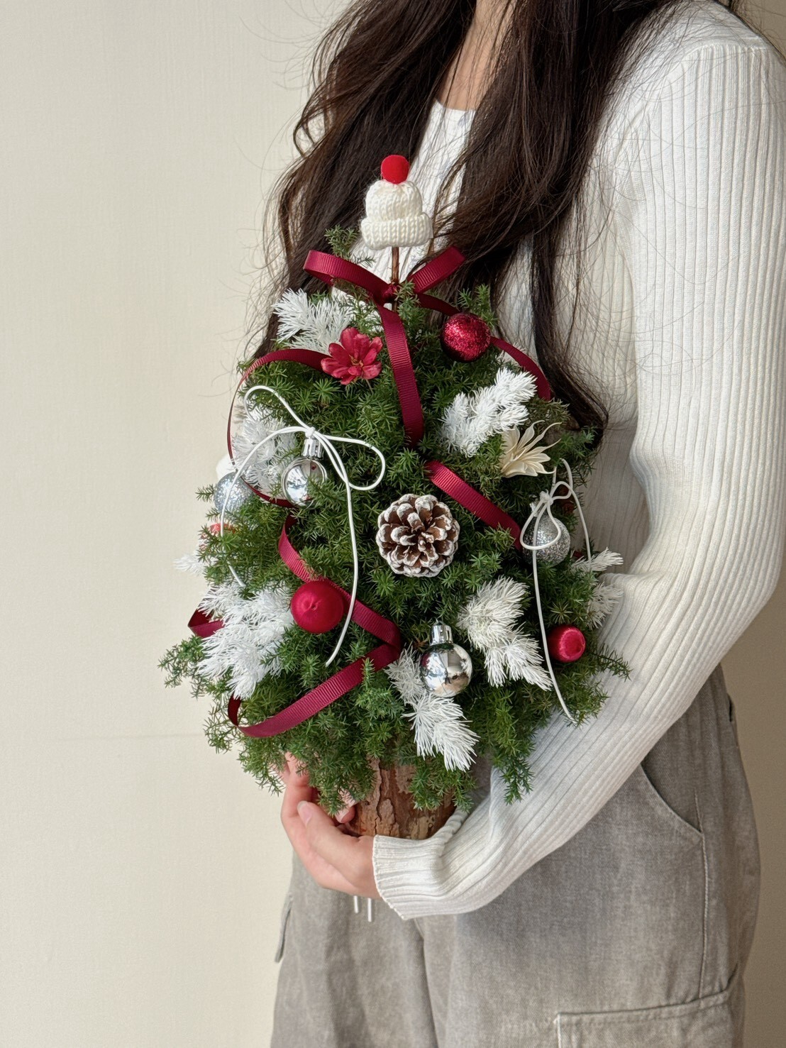 新鮮雪松 紅映聖誕樹