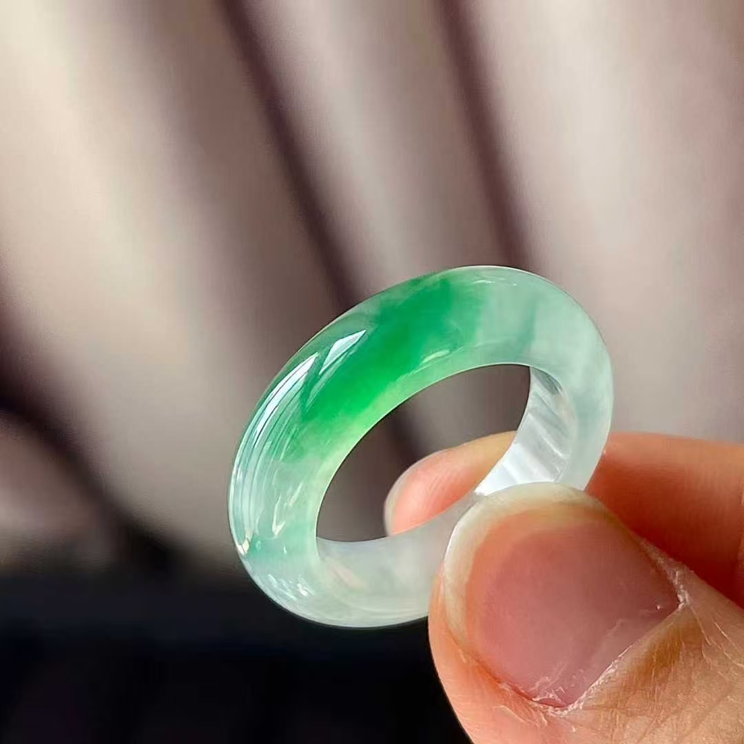 11105543 翡翠冰種飄綠指環 (圈口 14號)