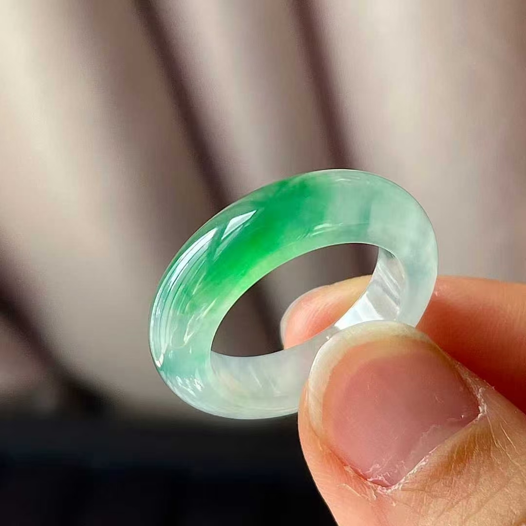 11105543 翡翠冰種飄綠指環 (圈口 14號)